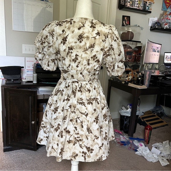Avara Chrissy Floral Cream Brown Mini Dress NWT Size Small - Picture 9 of 12